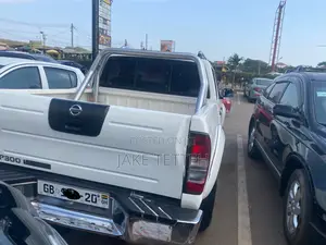 Nissan Hardbody 2019 White