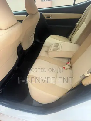 Toyota Corolla LE 4dr Sedan (1.8L 4cyl CVT) 2017 White
