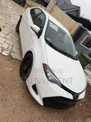 Toyota Corolla LE 4dr Sedan (1.8L 4cyl CVT) 2017 White