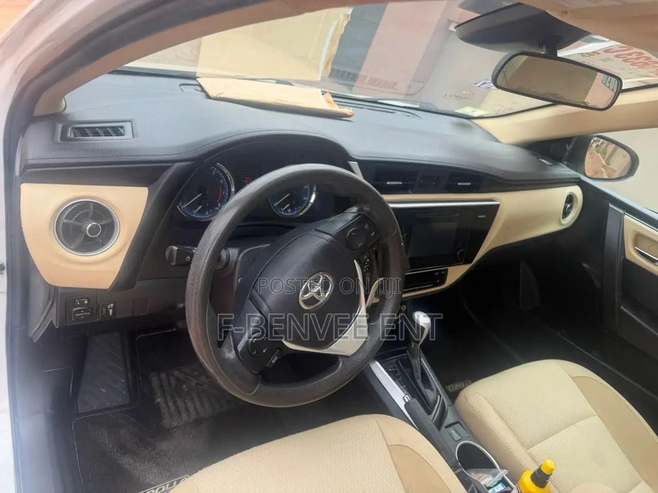 Toyota Corolla LE 4dr Sedan (1.8L 4cyl CVT) 2017 White