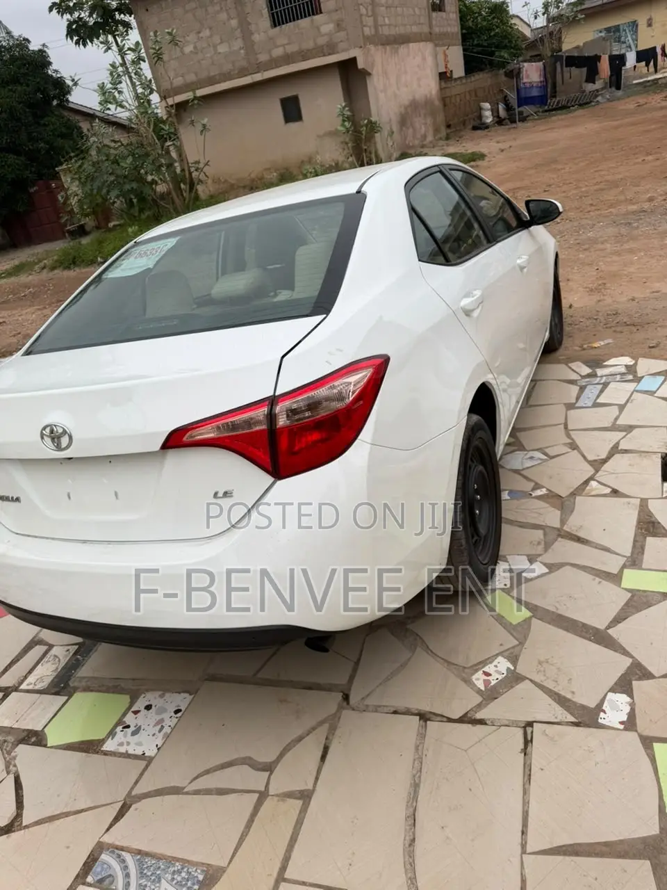 Toyota Corolla LE 4dr Sedan (1.8L 4cyl CVT) 2017 White