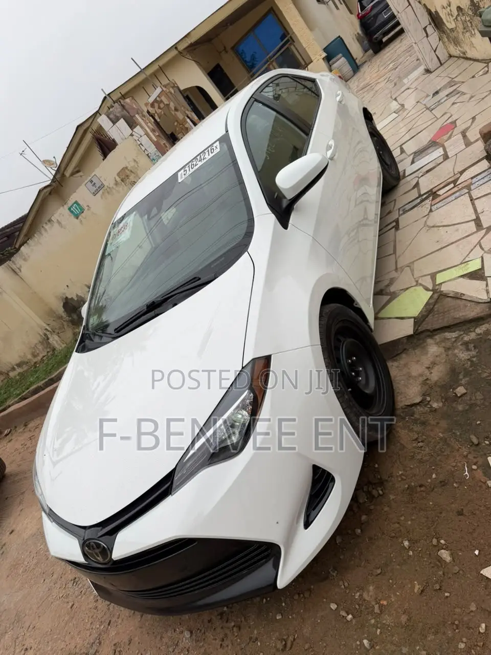 Toyota Corolla LE 4dr Sedan (1.8L 4cyl CVT) 2017 White