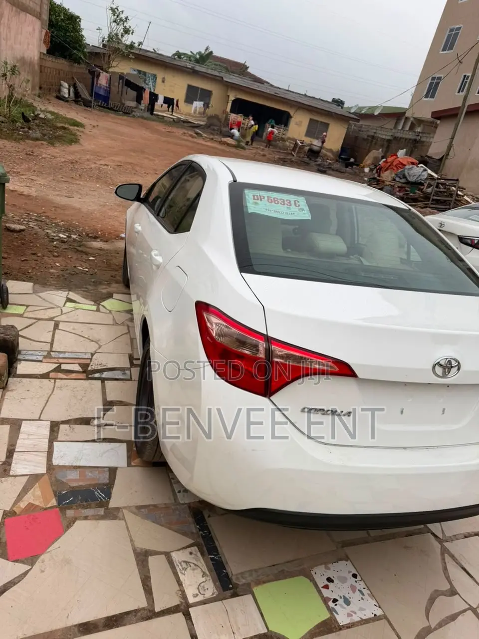 Toyota Corolla LE 4dr Sedan (1.8L 4cyl CVT) 2017 White