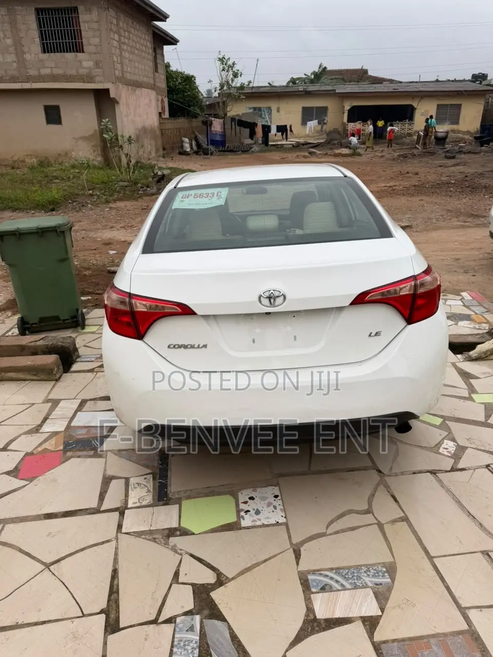 Toyota Corolla LE 4dr Sedan (1.8L 4cyl CVT) 2017 White