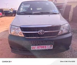 Toyota HiAce 2010 White