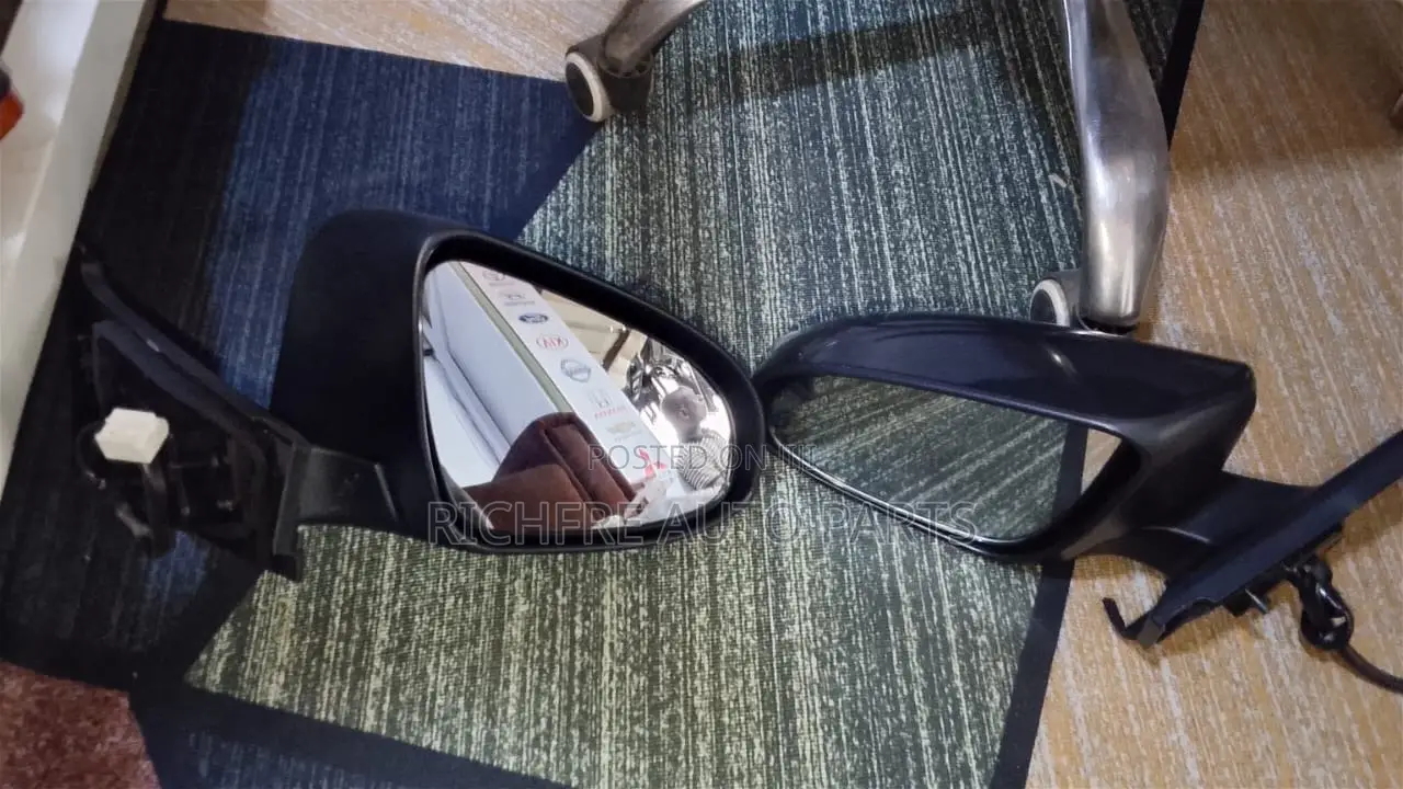 Toyota Vitz 2012 2013 2014 2015 Side Mirror With Light