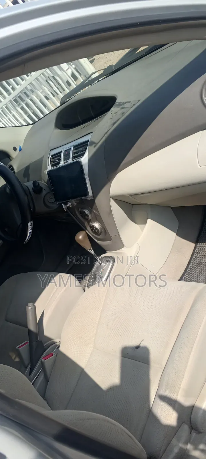 Toyota Belta 2012 Silver