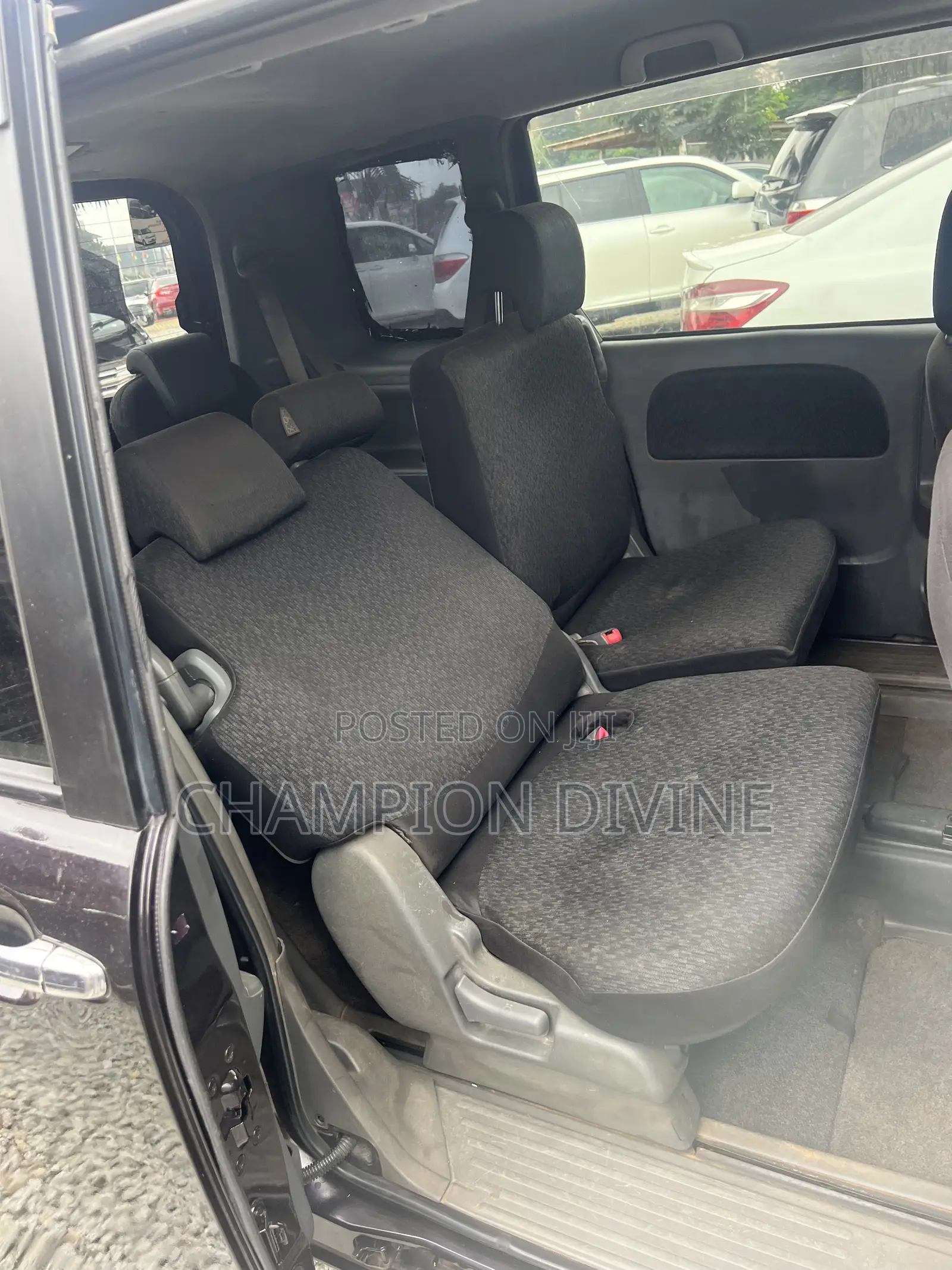 Toyota Sienta 2014 Brown