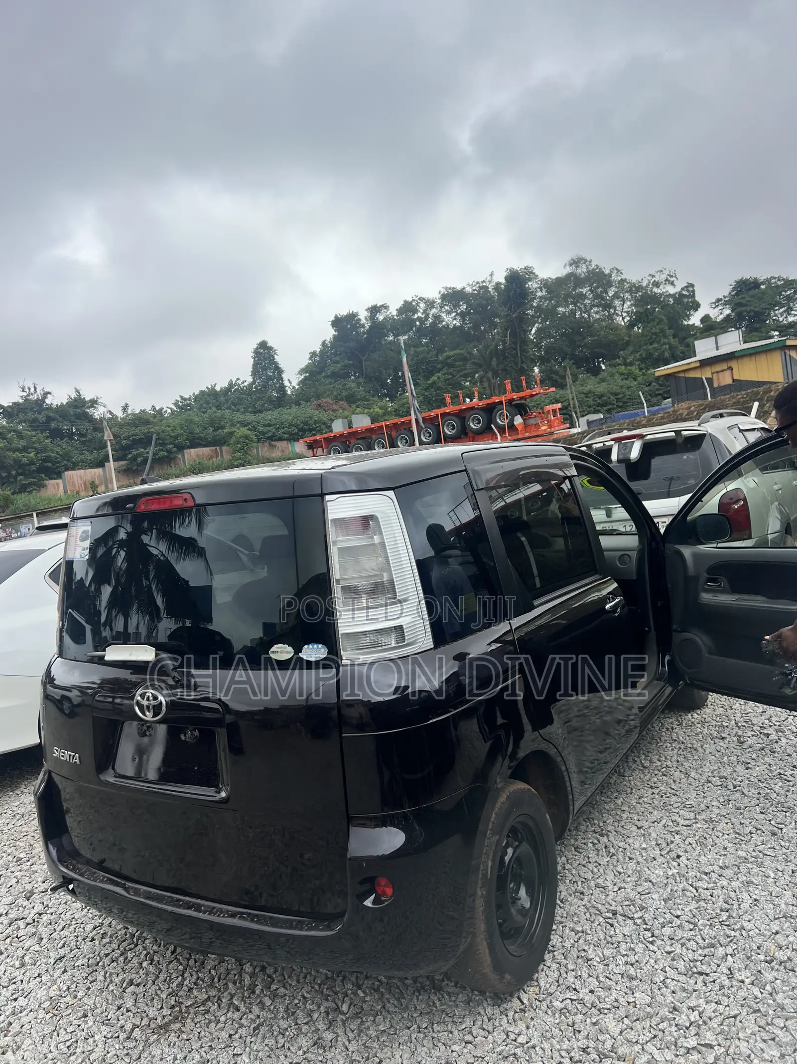 Toyota Sienta 2014 Brown