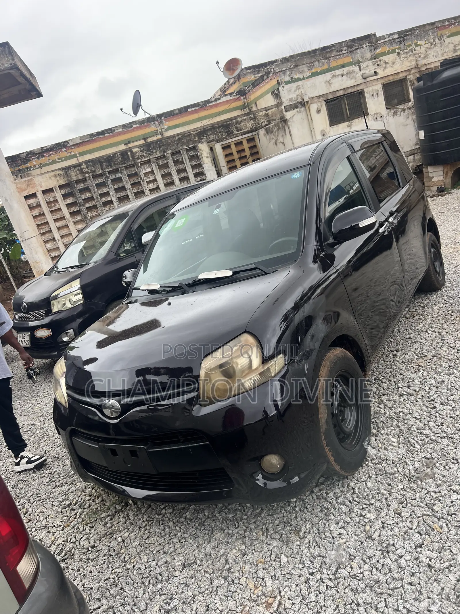 Toyota Sienta 2014 Brown
