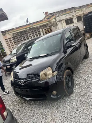 Toyota Sienta 2014 Brown