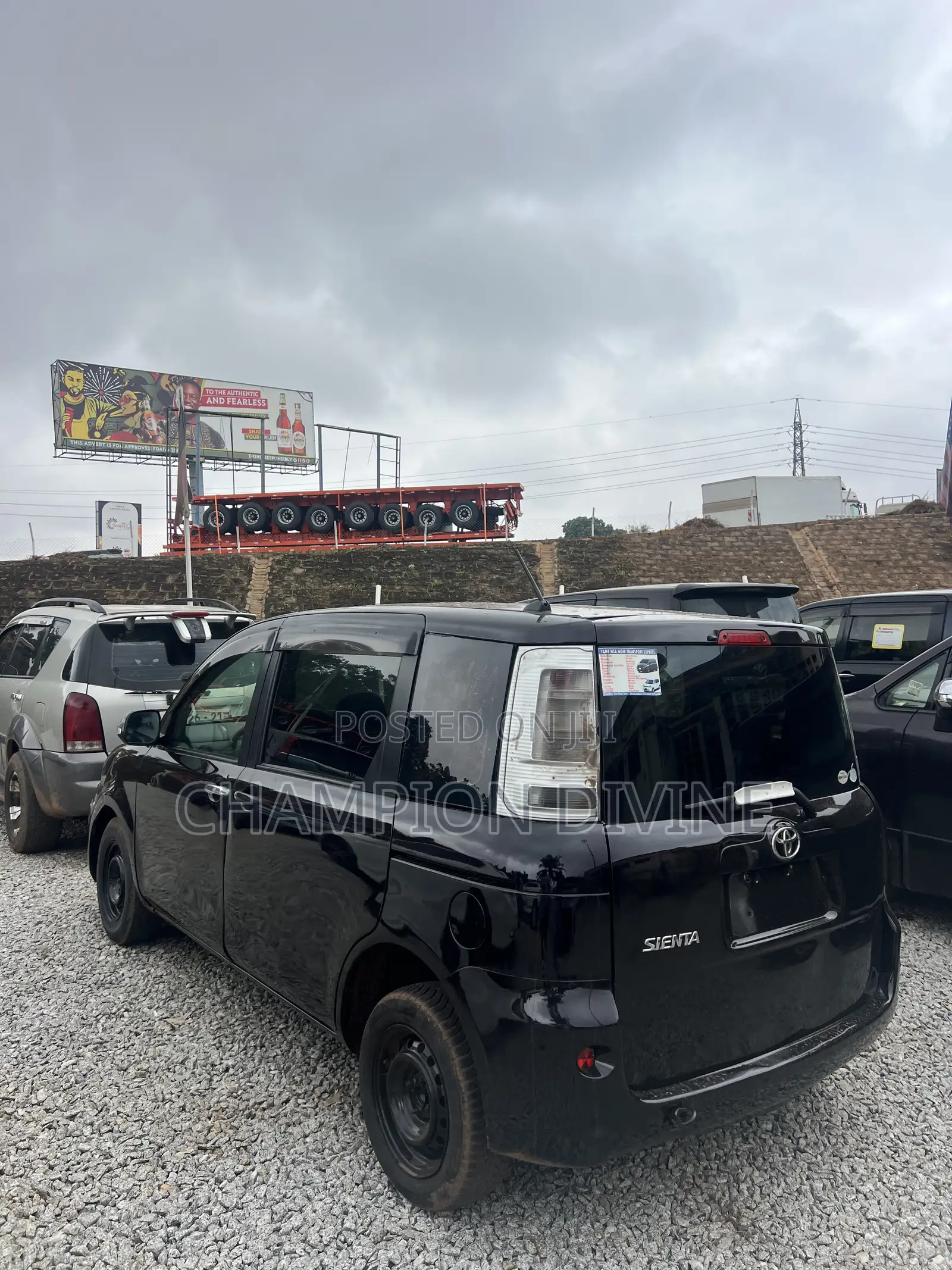 Toyota Sienta 2014 Brown