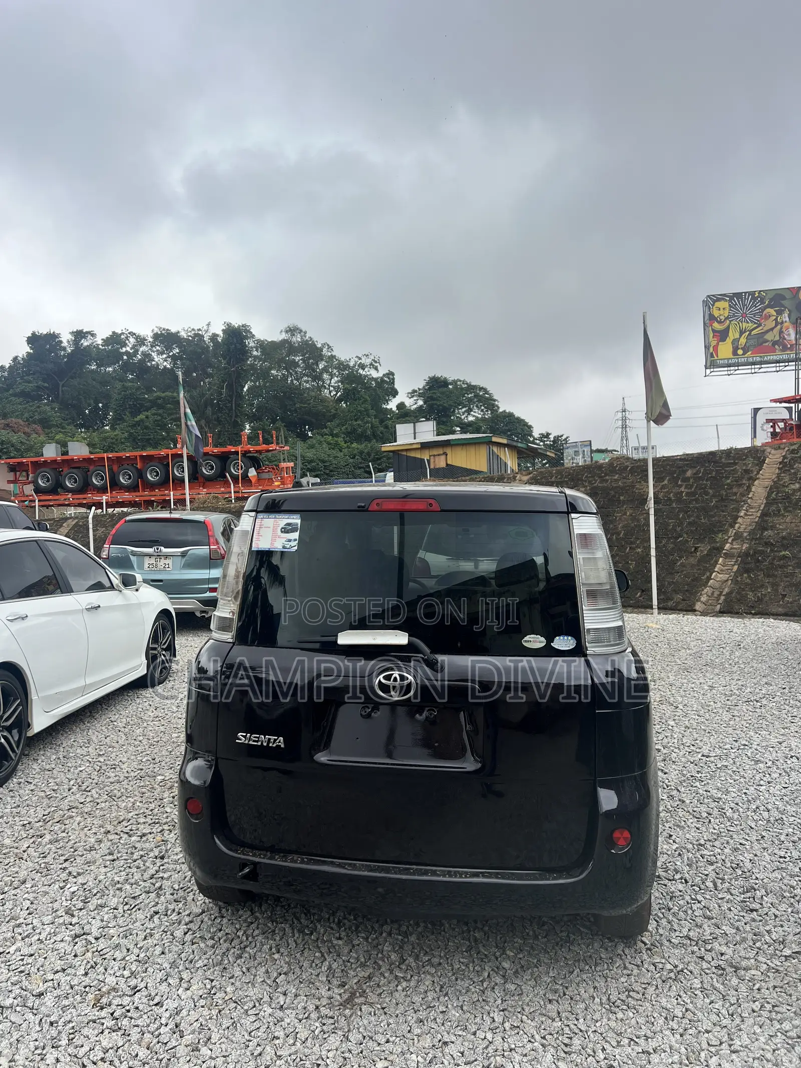 Toyota Sienta 2014 Brown