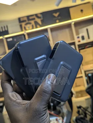 Anker MagGo Power Bank, Qi2 Certified 15W Fast MagSafe 10,000mAh