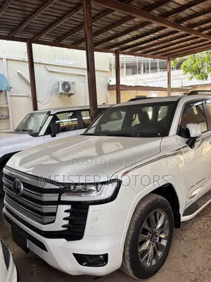 New Toyota Land Cruiser LC300 2024 White