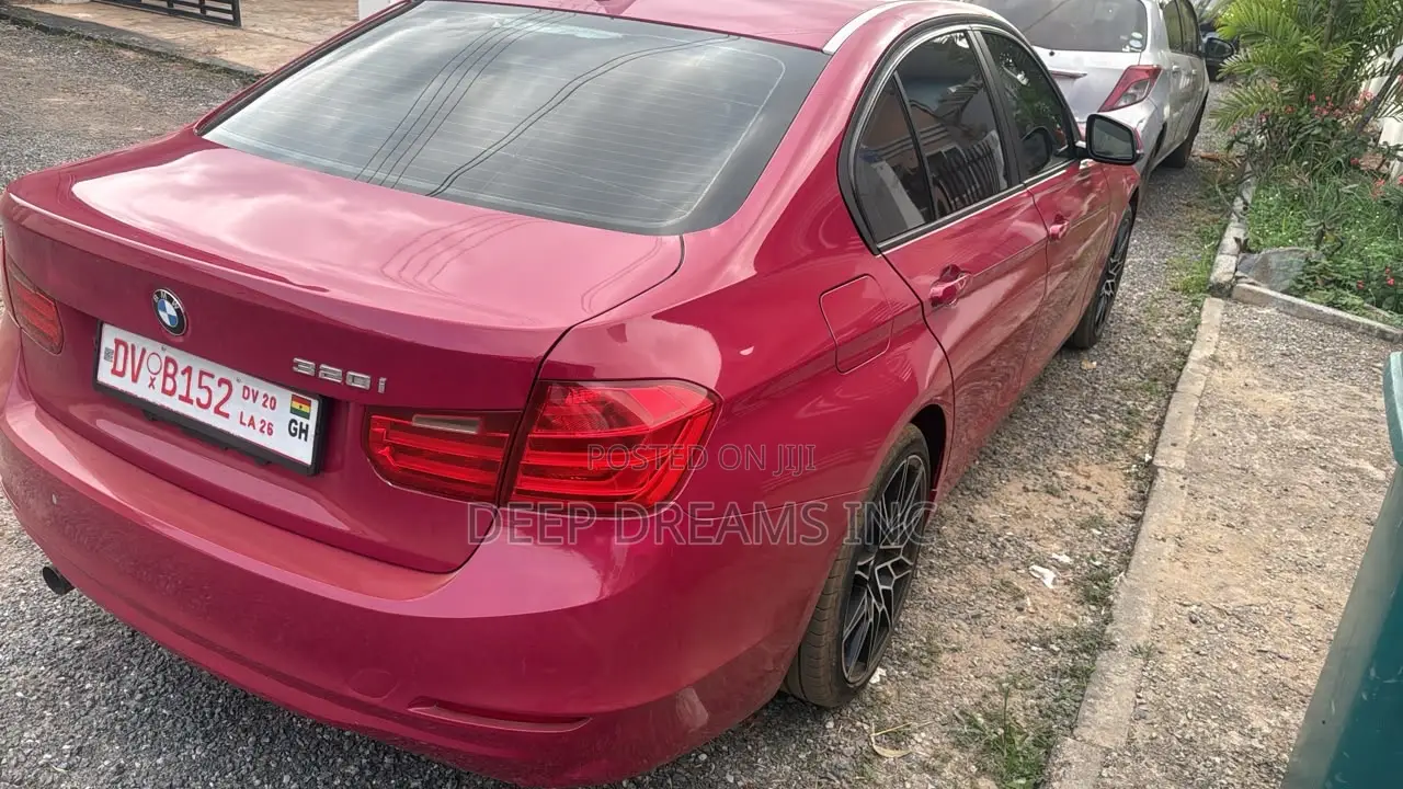 BMW 320i Sedan RWD 2014 Red