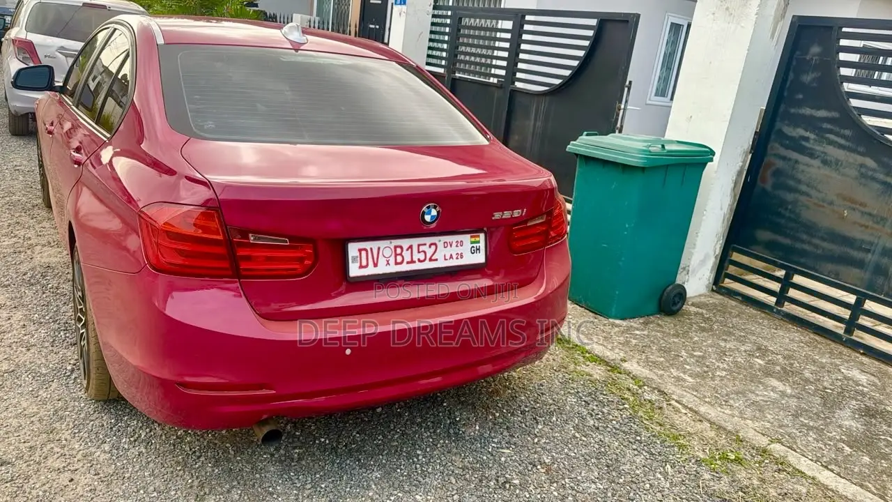 BMW 320i Sedan RWD 2014 Red