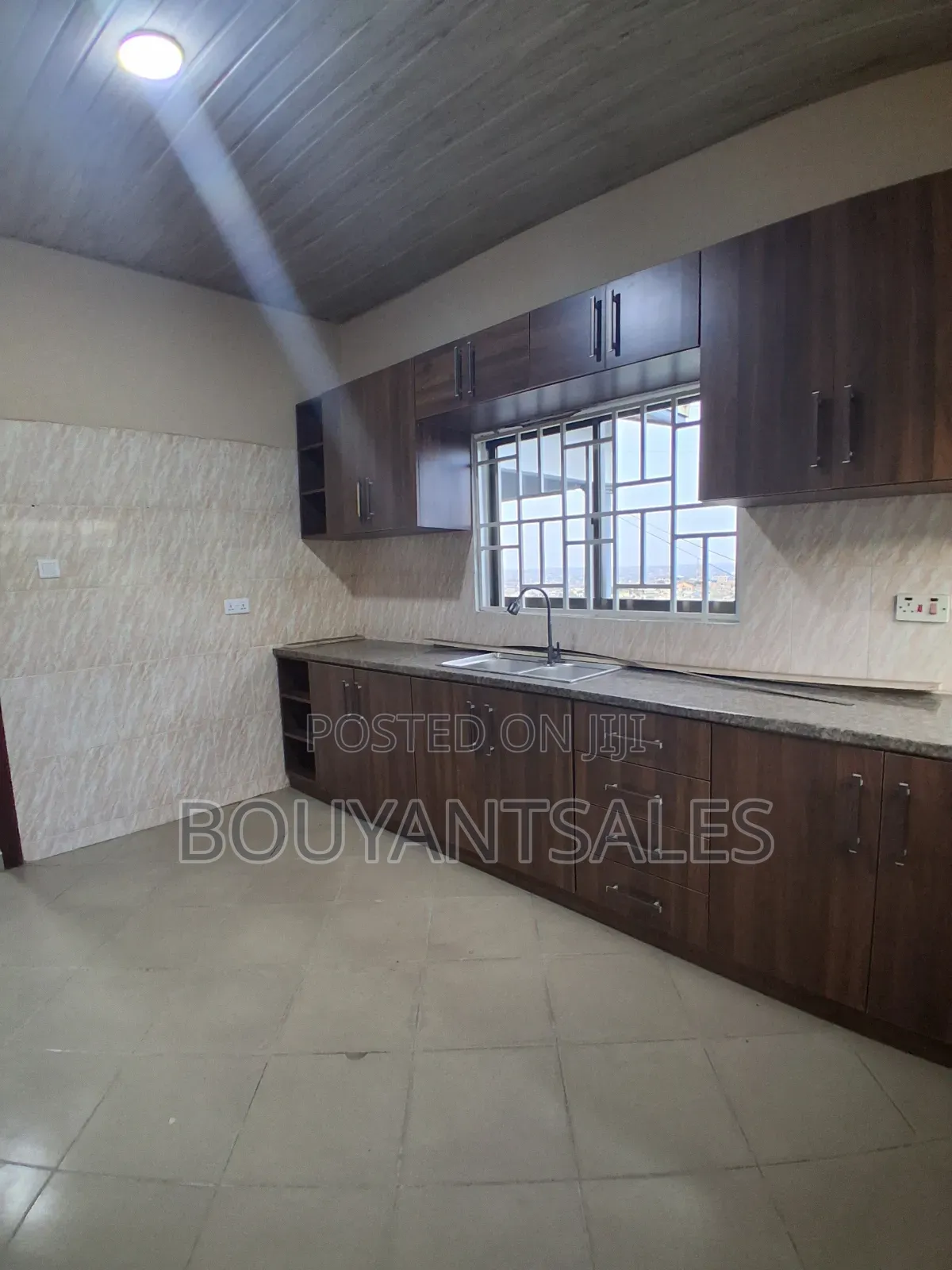 3bdrm House in Ashongman Estate, Police Station for rent
