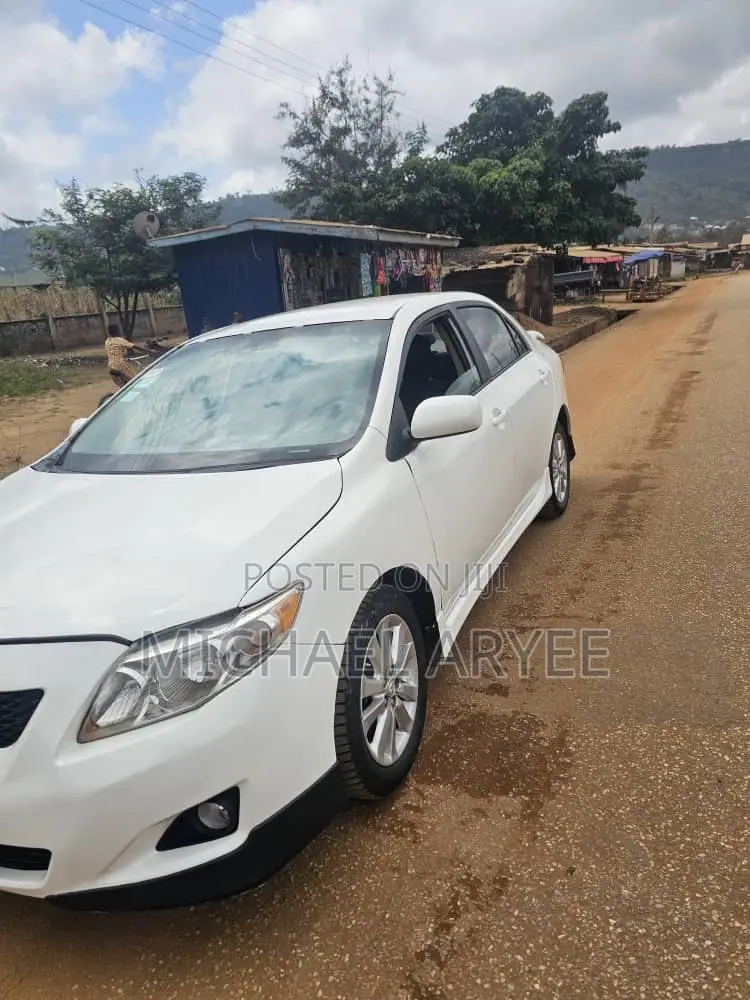 Toyota Corolla 2010 White