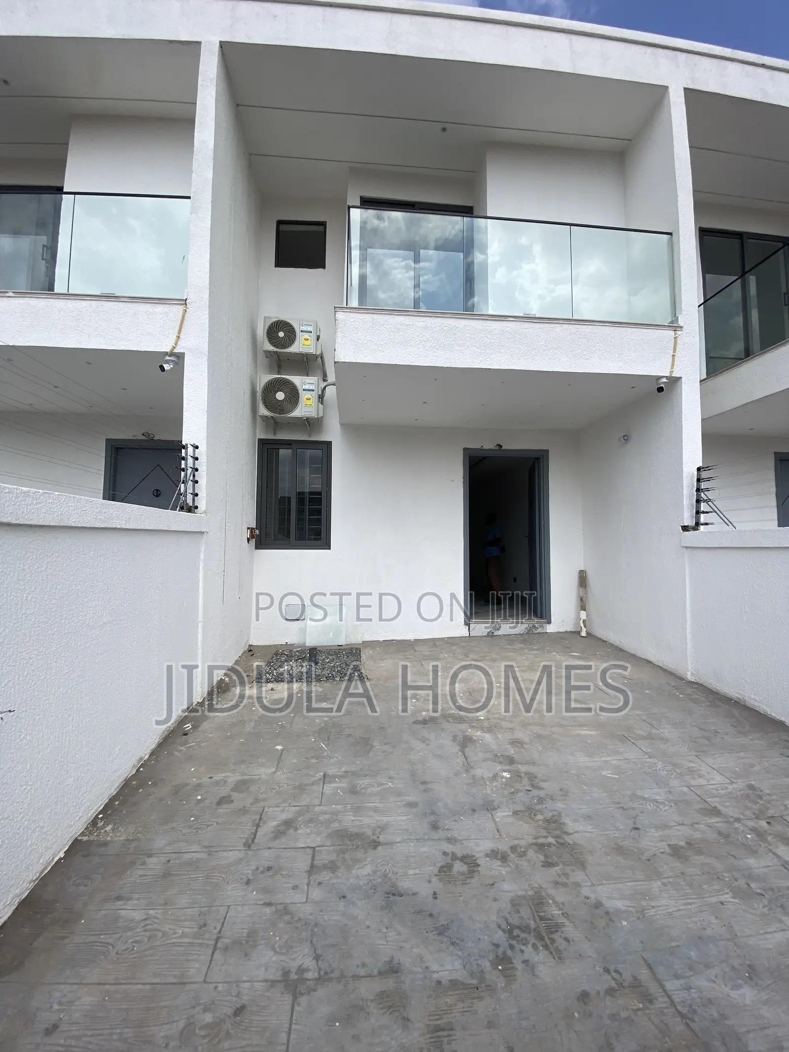 2bdrm Townhouse / Terrace in Ashale Botwe, School Junction for rent