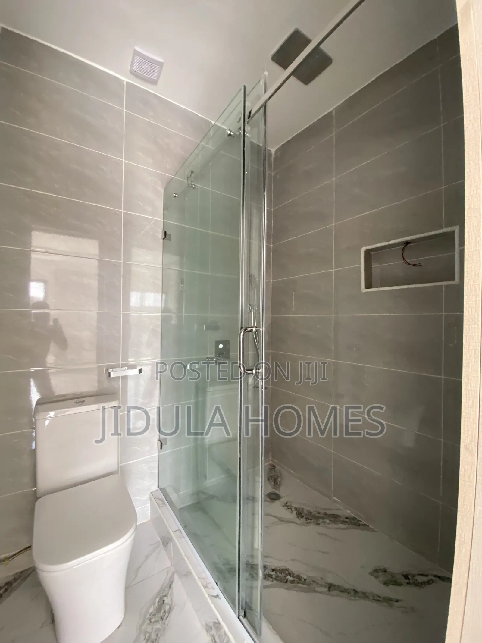 2bdrm Townhouse / Terrace in Ashale Botwe, School Junction for rent