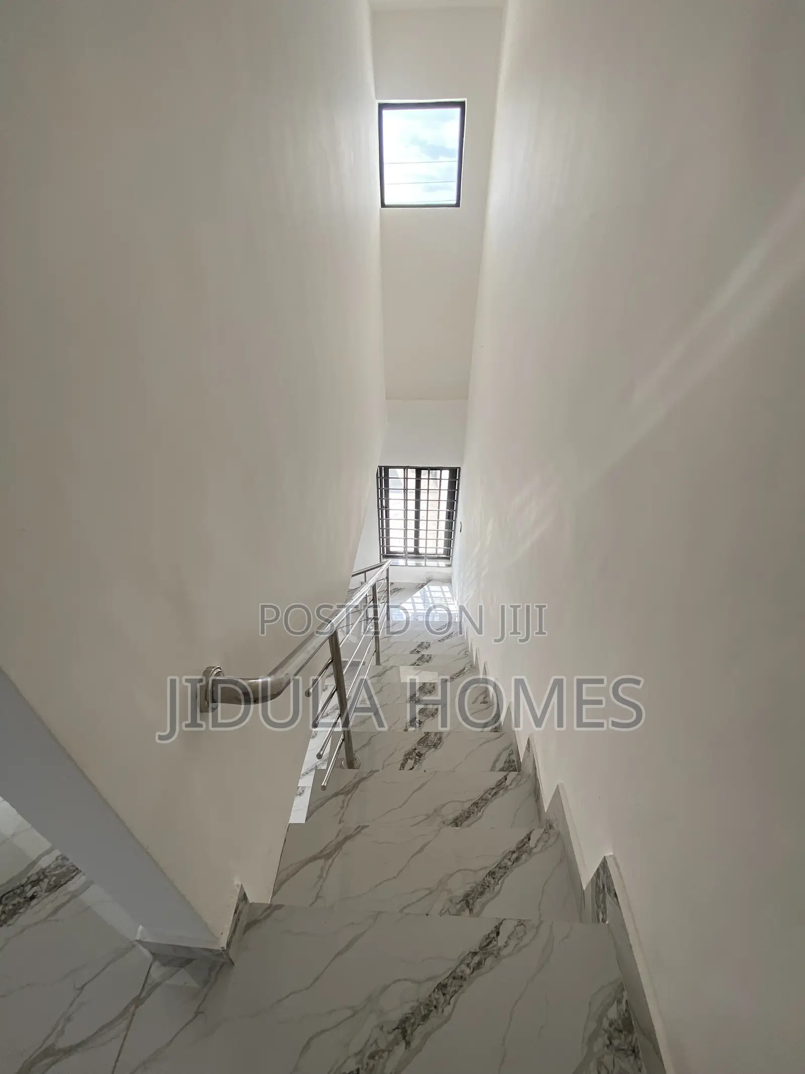 2bdrm Townhouse / Terrace in Ashale Botwe, School Junction for rent