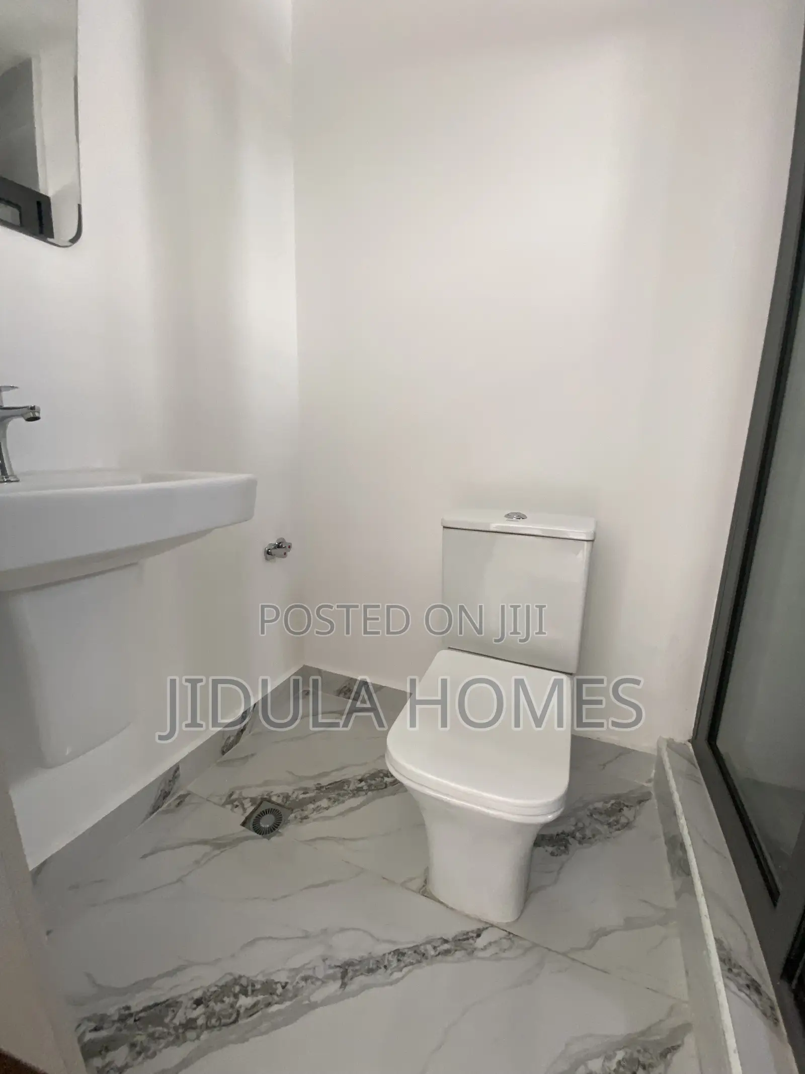 2bdrm Townhouse / Terrace in Ashale Botwe, School Junction for rent