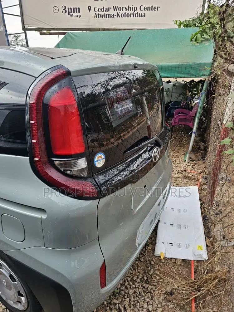 Toyota Sienta 2023