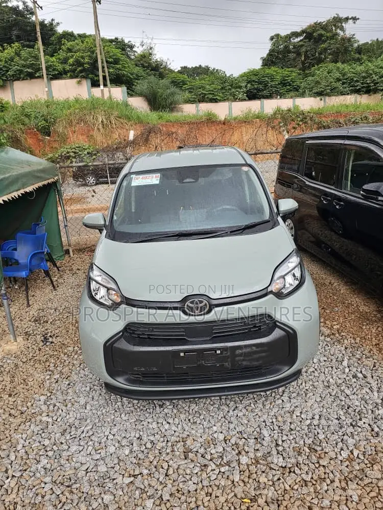 Toyota Sienta 2023