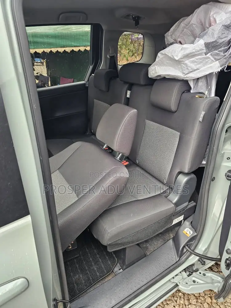 Toyota Sienta 2023