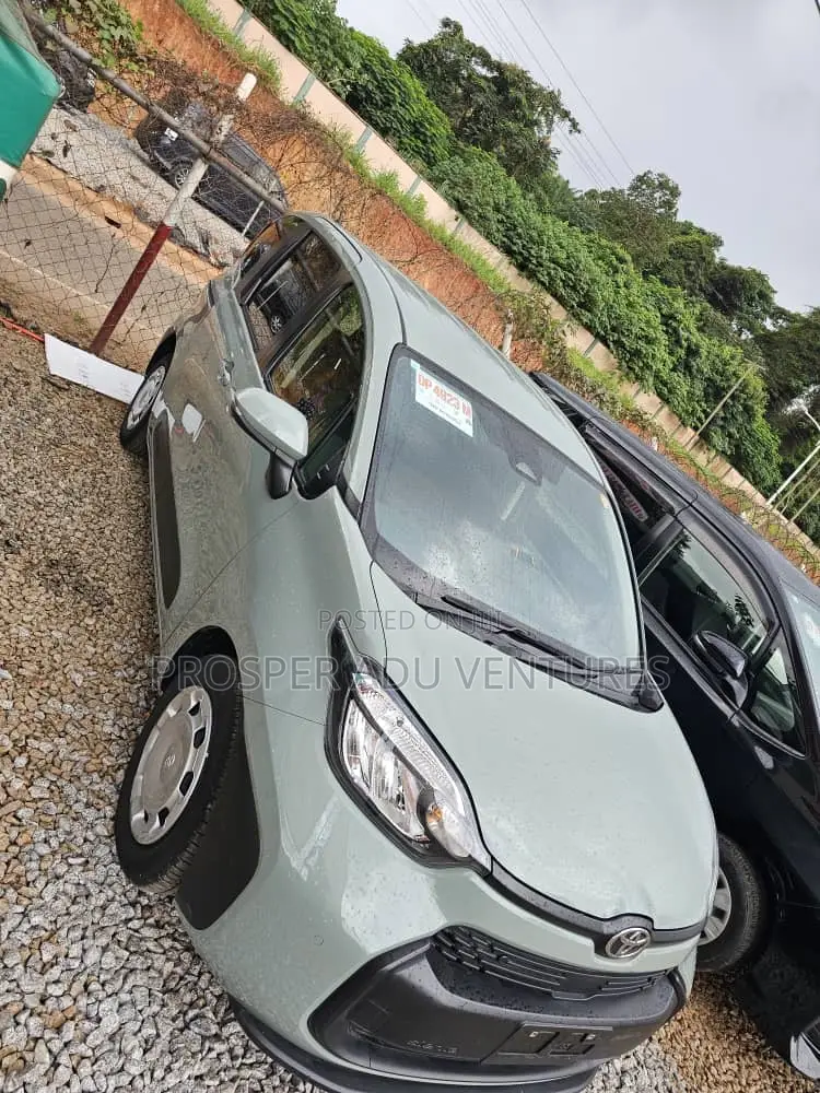 Toyota Sienta 2023