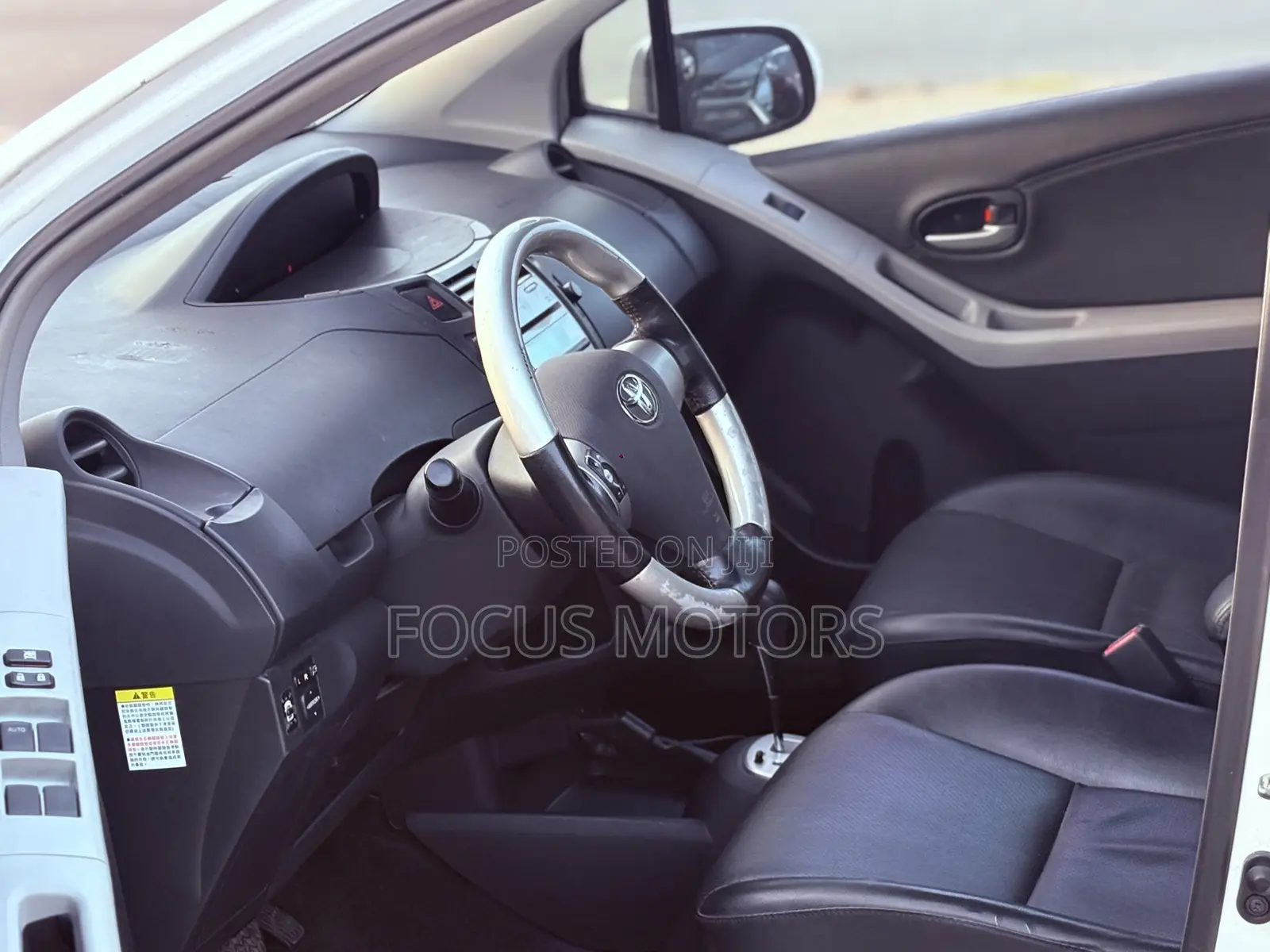 Toyota Yaris Base Hatchback 5dr 2010 White
