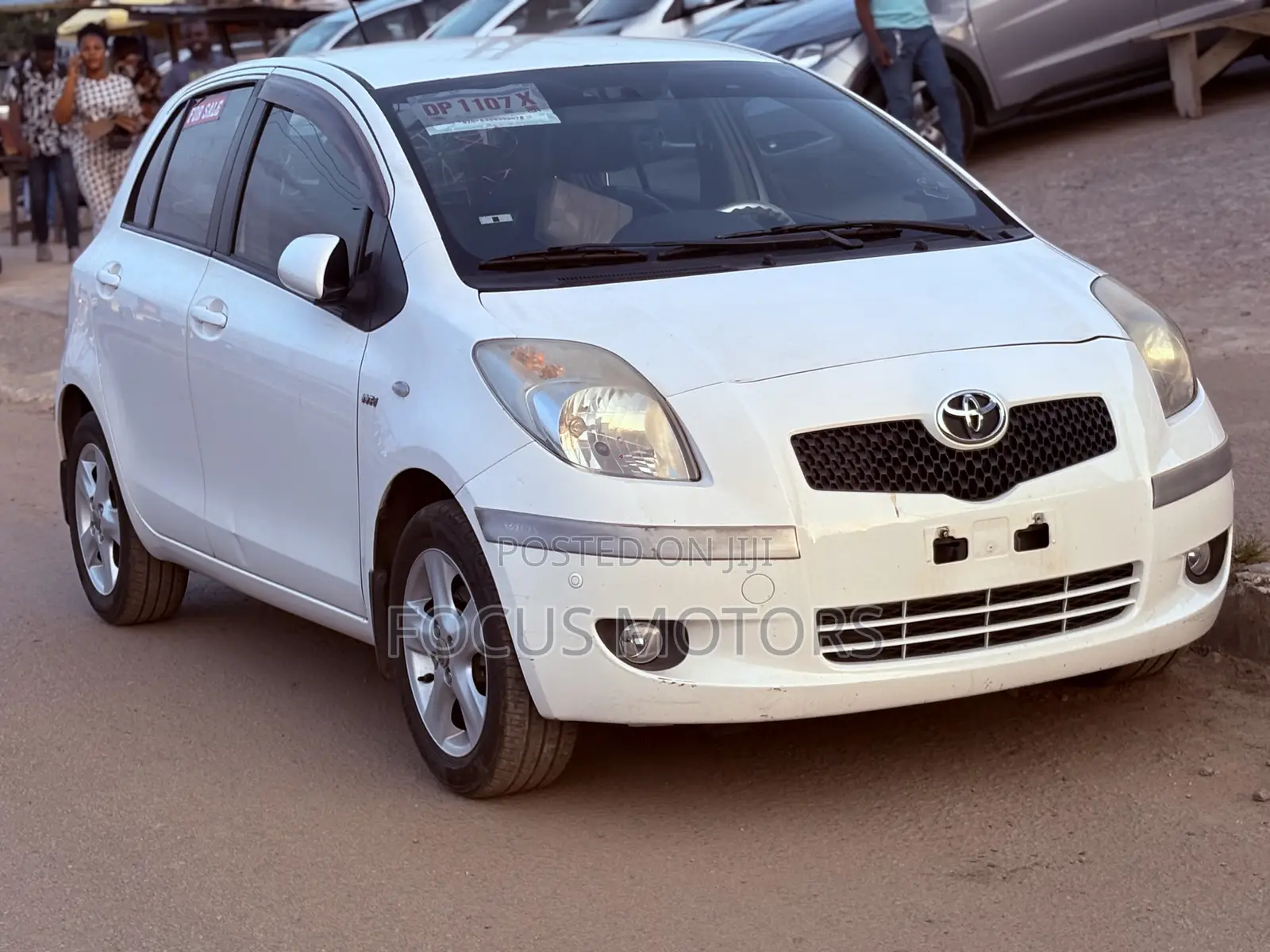Toyota Yaris Base Hatchback 5dr 2010 White