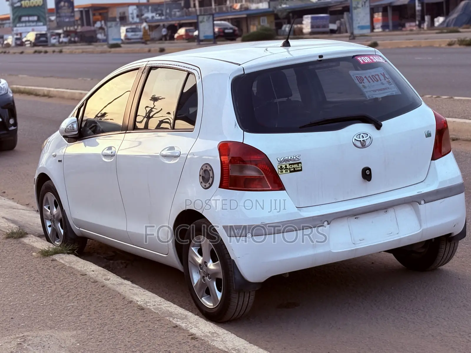 Toyota Yaris Base Hatchback 5dr 2010 White