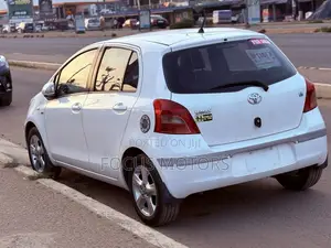 Toyota Yaris Base Hatchback 5dr 2010 White