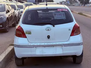 Toyota Yaris Base Hatchback 5dr 2010 White