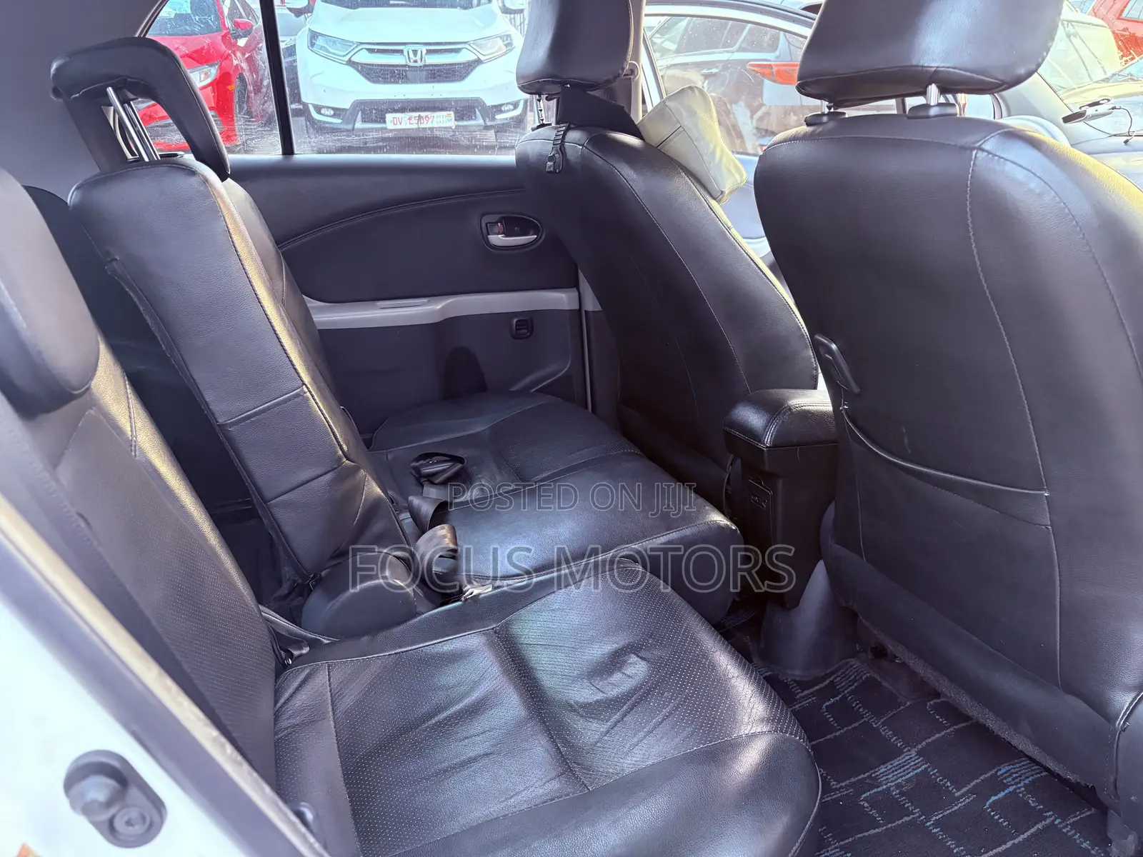 Toyota Yaris Base Hatchback 5dr 2010 White