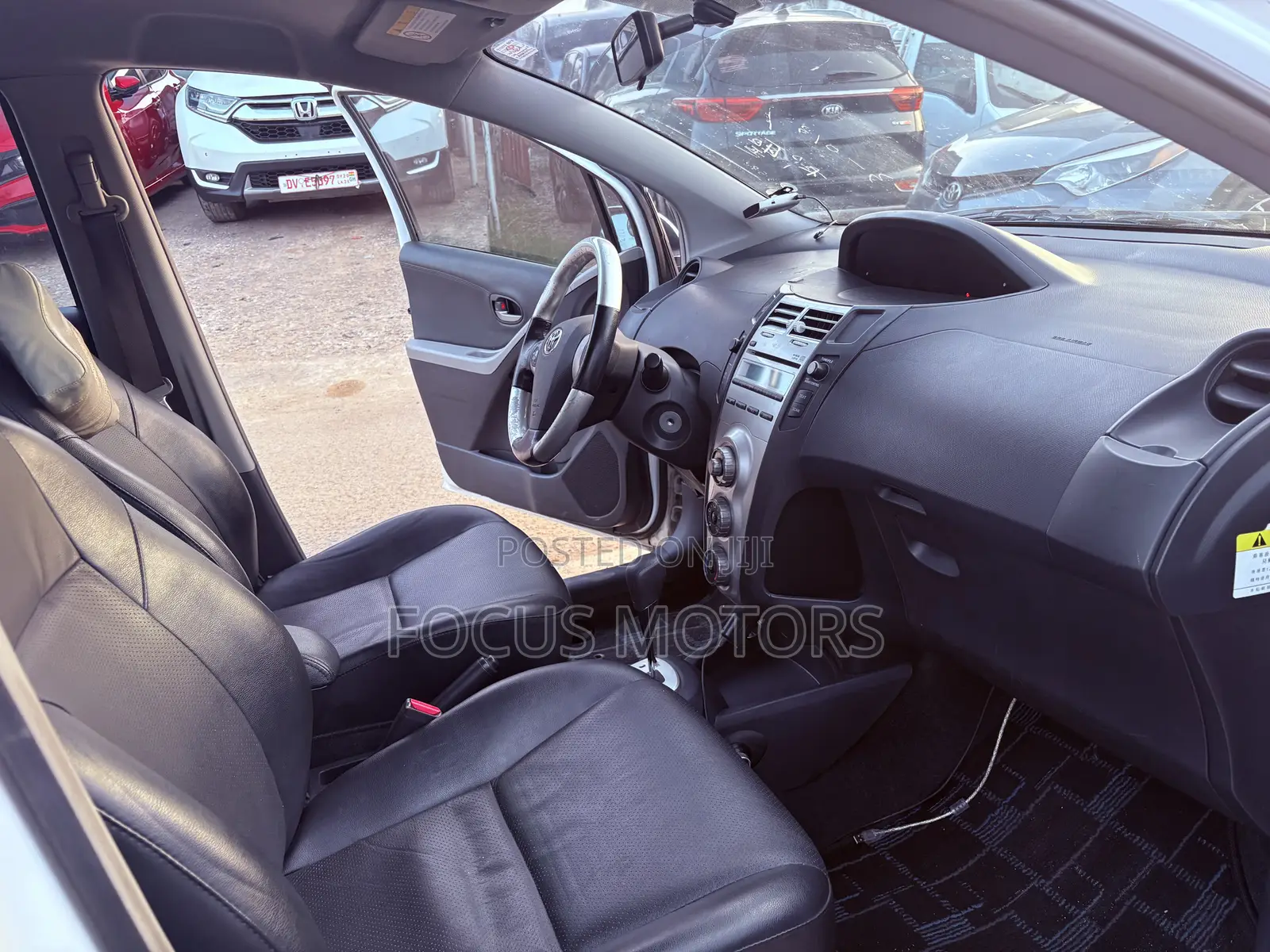 Toyota Yaris Base Hatchback 5dr 2010 White