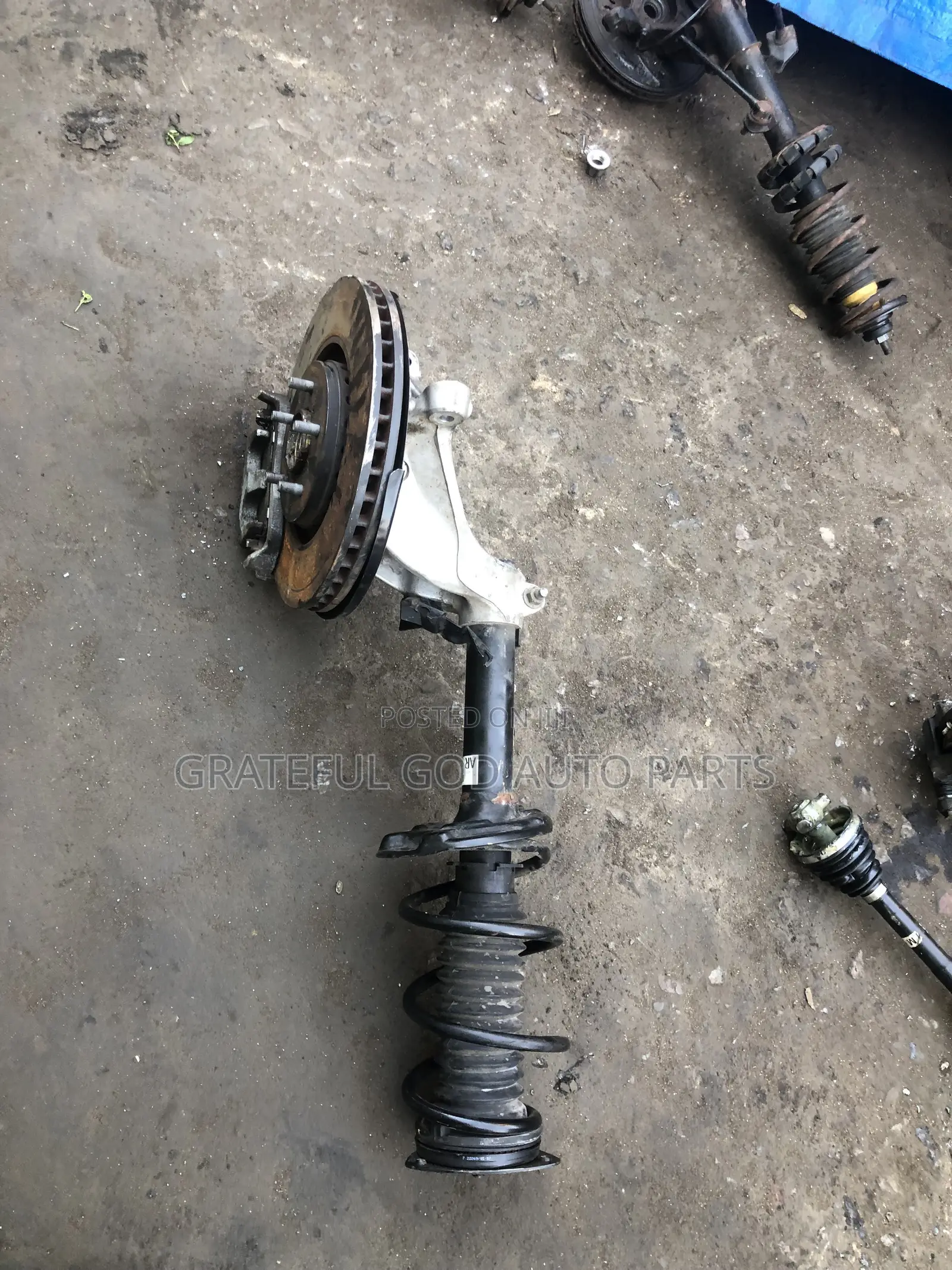 Mitsubishi Outlander and Nissan Rogue Shocks With Hub 2021/22/23/24