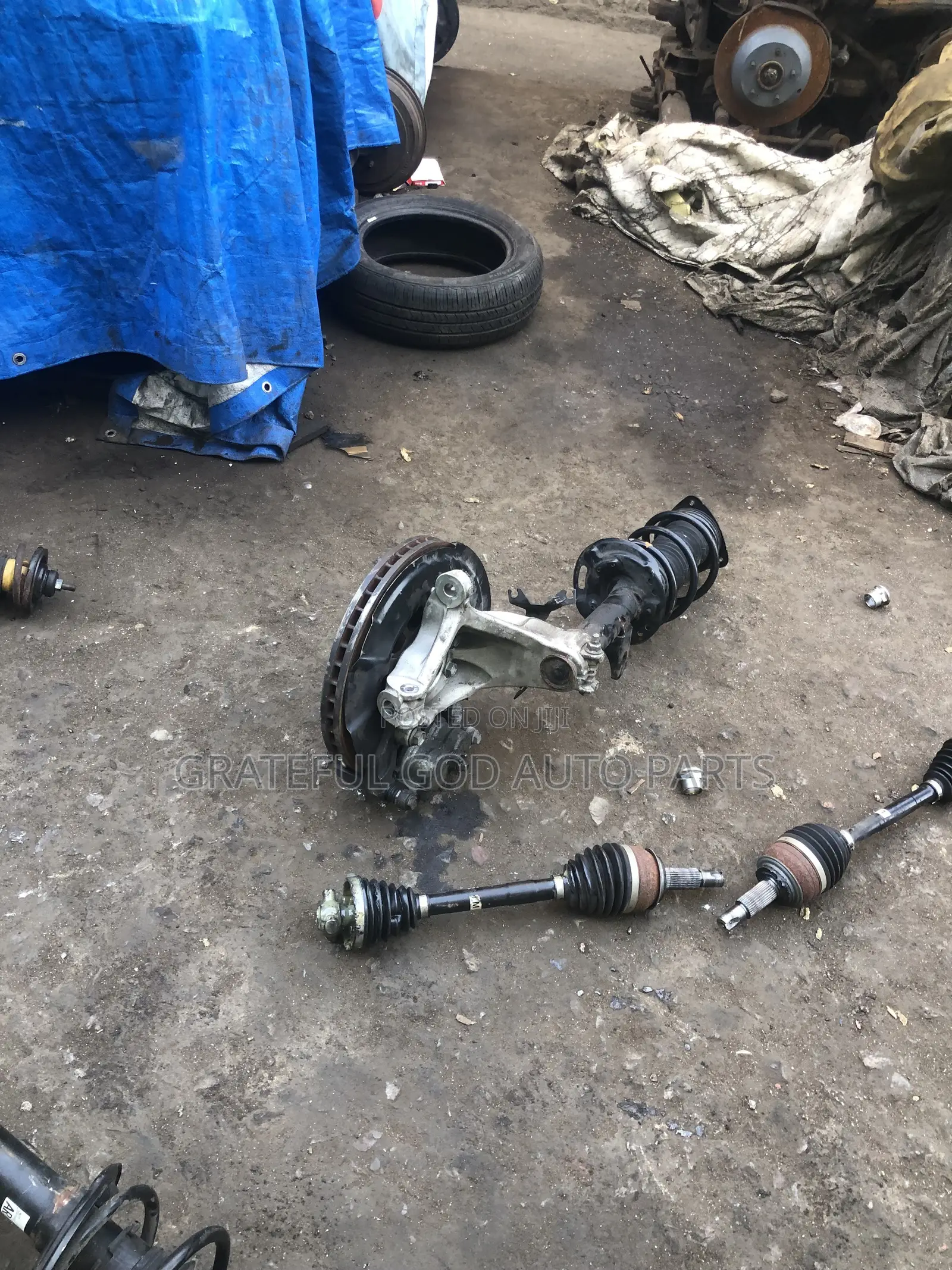Mitsubishi Outlander and Nissan Rogue Shocks With Hub 2021/22/23/24