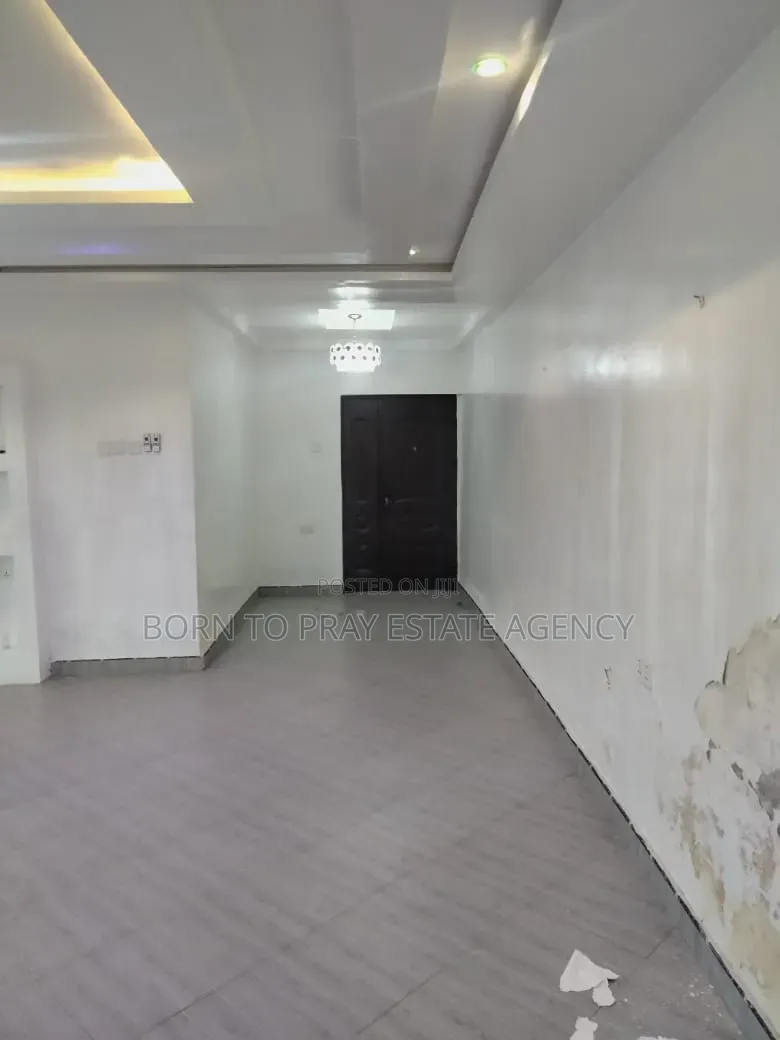 4bdrm Apartment in Born To Pray Estate, Ejisu-Juaben Municipal for rent