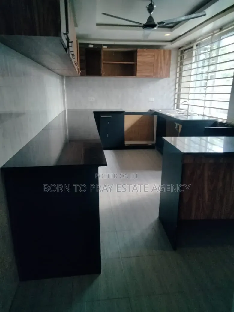 4bdrm Apartment in Born To Pray Estate, Ejisu-Juaben Municipal for rent