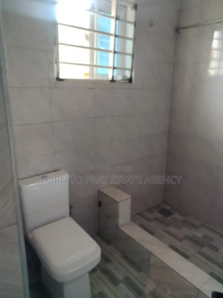 4bdrm Apartment in Born To Pray Estate, Ejisu-Juaben Municipal for rent