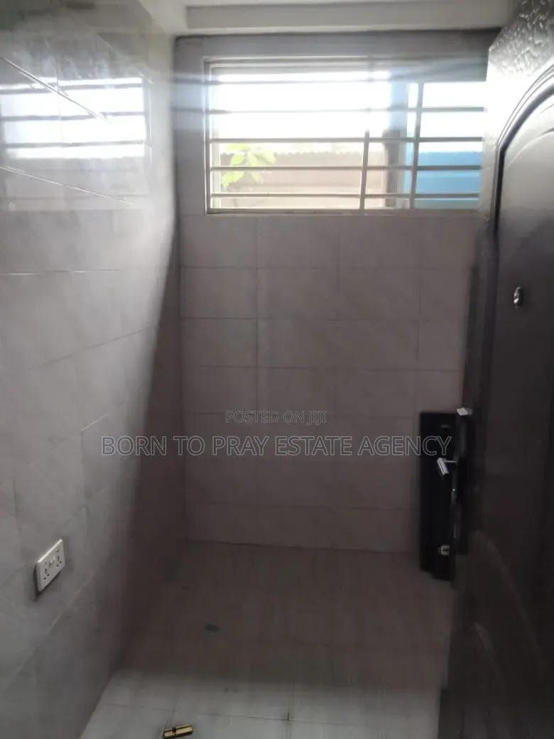 4bdrm Apartment in Born To Pray Estate, Ejisu-Juaben Municipal for rent