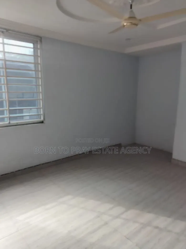 4bdrm Apartment in Born To Pray Estate, Ejisu-Juaben Municipal for rent