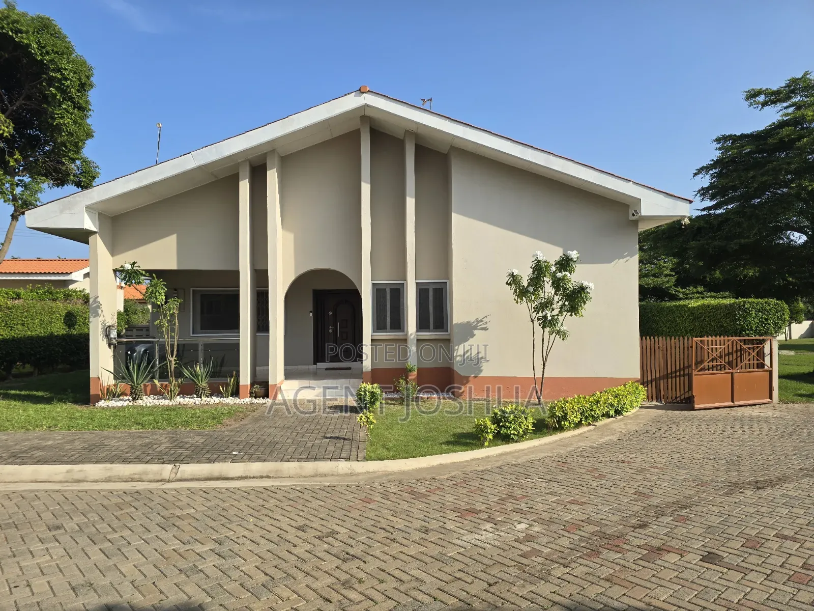 3bdrm Townhouse/Terrace in Regimanuel Golden for sale
