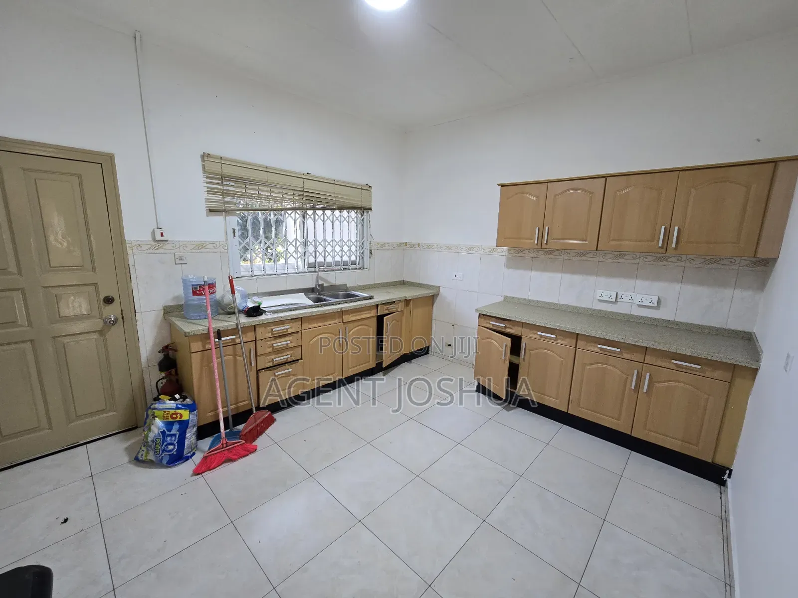 3bdrm Townhouse/Terrace in Regimanuel Golden for sale