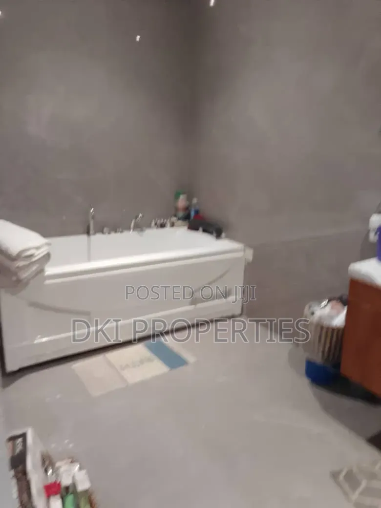 5bdrm House in Dki Properties, Community 25 for sale