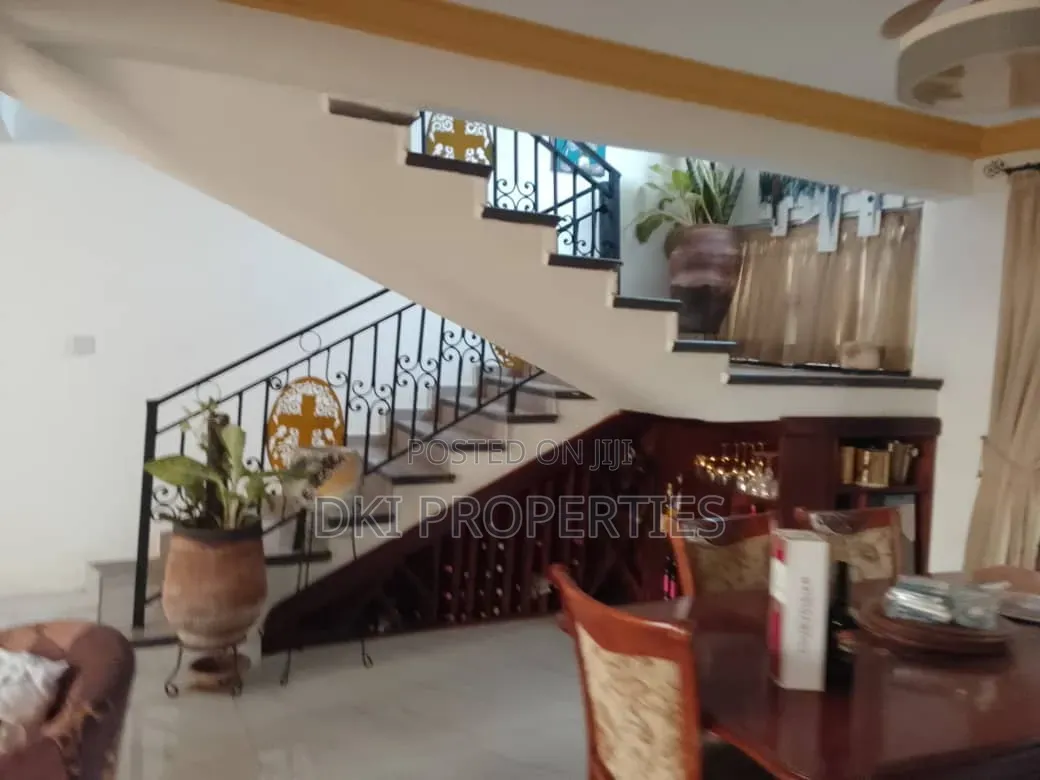 5bdrm House in Dki Properties, Community 25 for sale