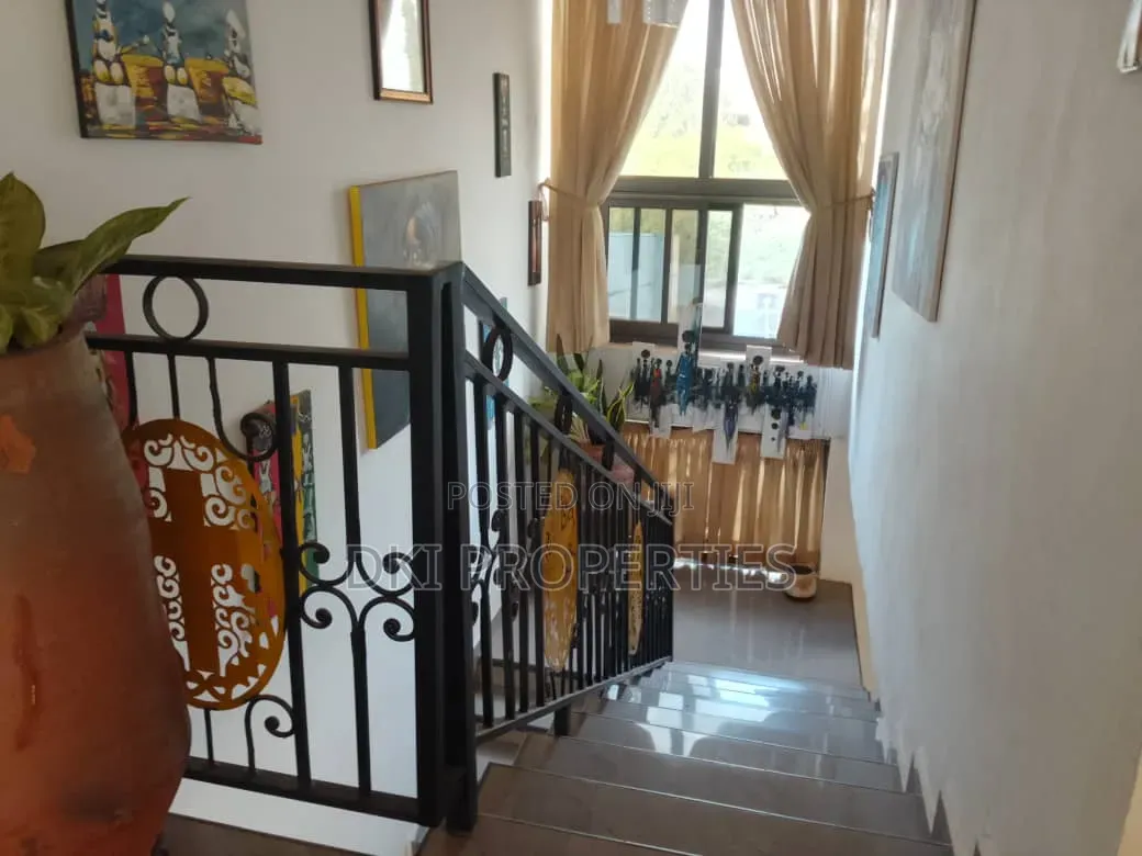 5bdrm House in Dki Properties, Community 25 for sale